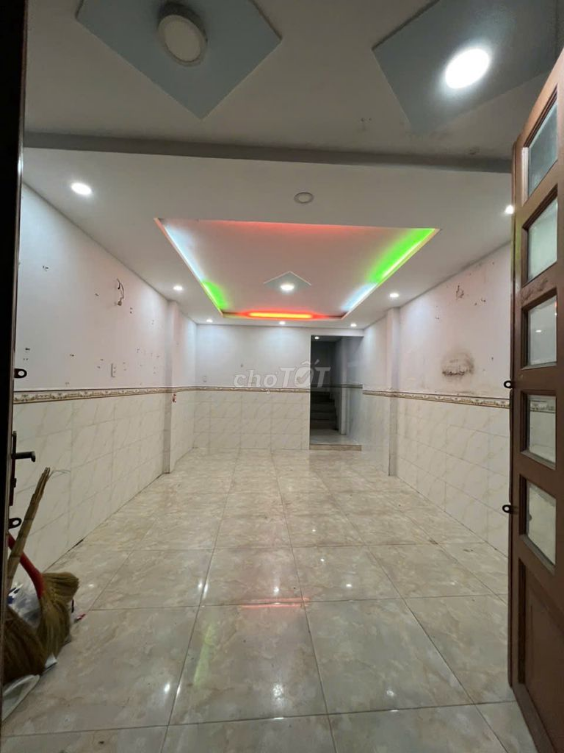 Bùi Quang Là House - Ground Floor + 1st Floor, 2 Bedrooms, Convenient Location