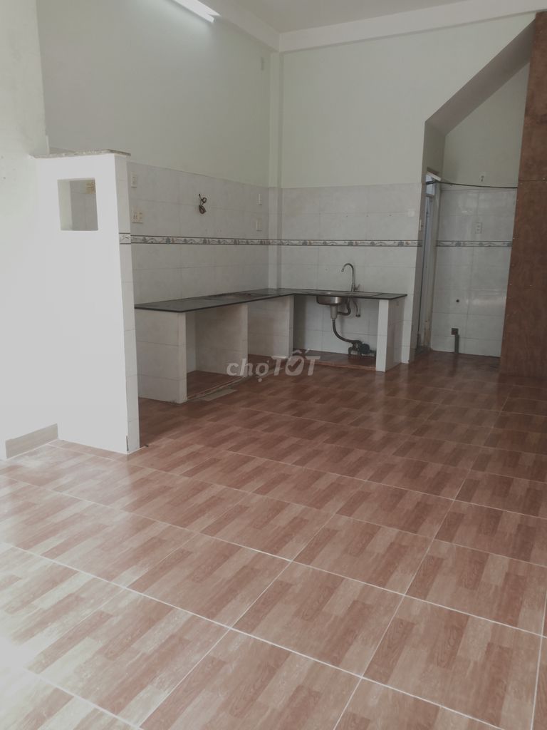 Spacious Studio Near Markets and University