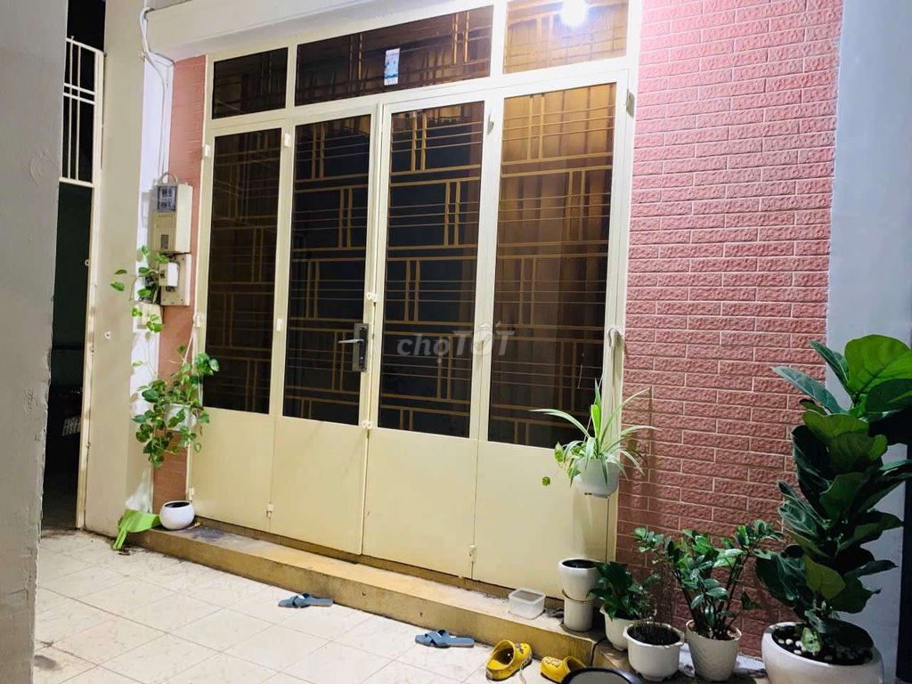 Spacious Ground Floor with Private Kitchen and Garden