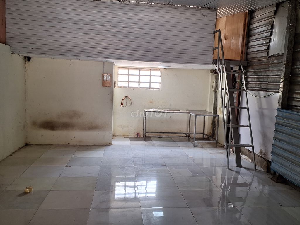 Commercial Space with Living Area in Dong Hung Thuan