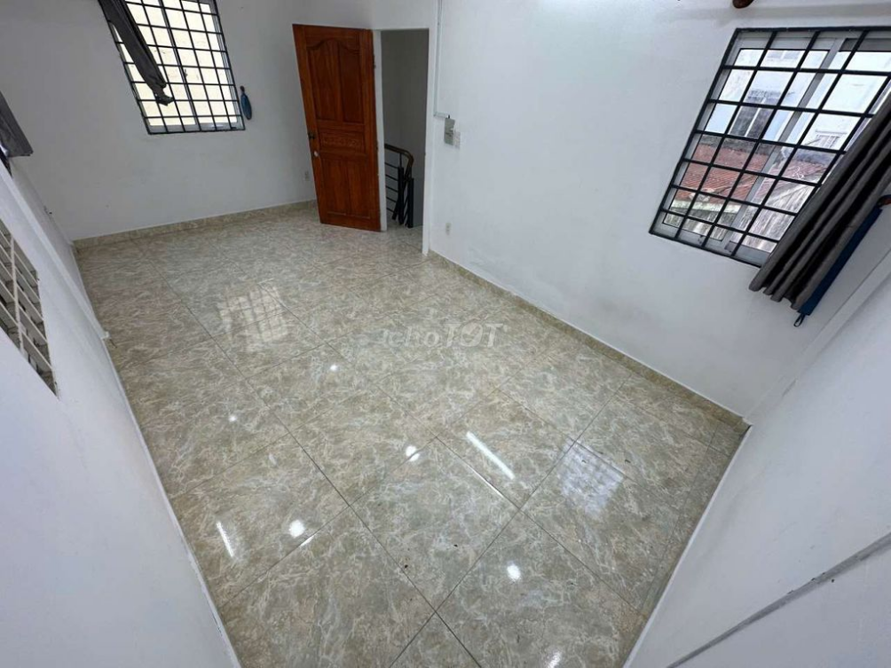 Modern 3-Story Townhouse with Two Bedrooms, Kitchen