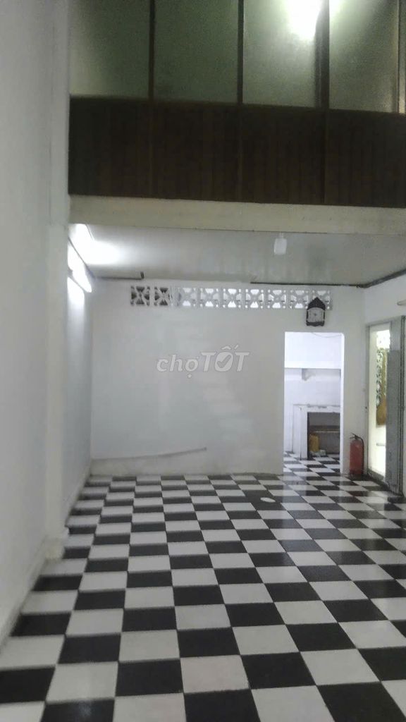 Spacious House with AC on Chu Van An