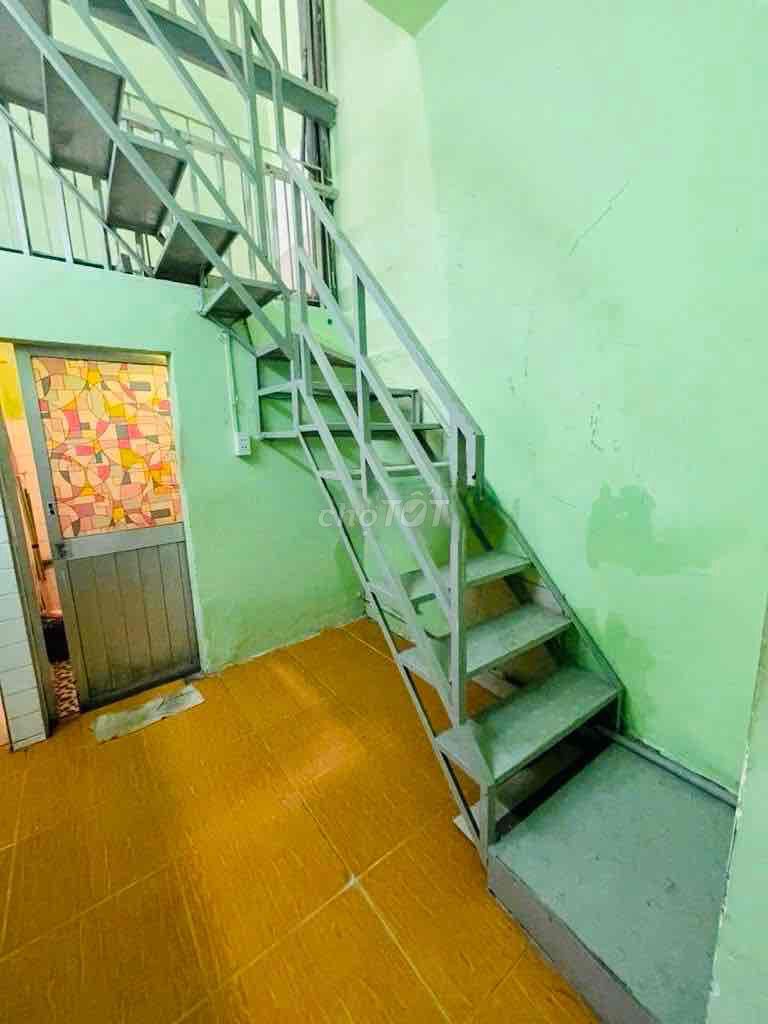 Modern 2-Bedroom Townhouse with Business Potential