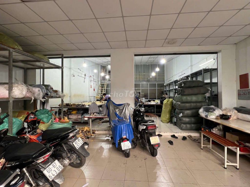 Spacious Property for Business Near Market - Suitable for Office or Workshop