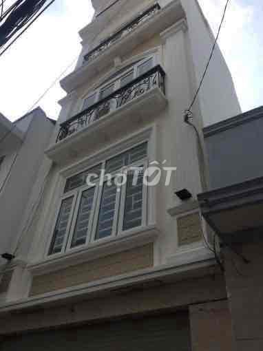 Modern 4BR Townhouse Near Vincom Plaza