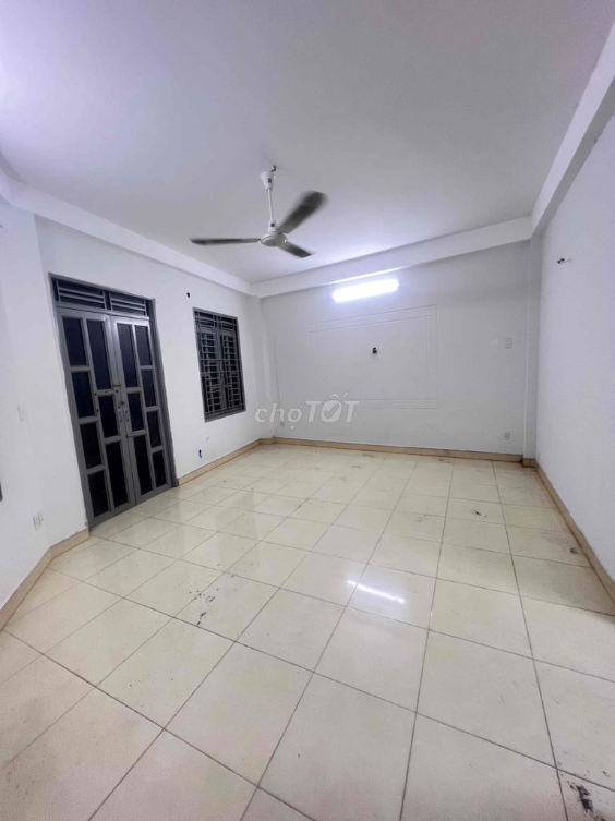 House for Rent near Âu Cơ Street and Hồng Lạc Intersection
