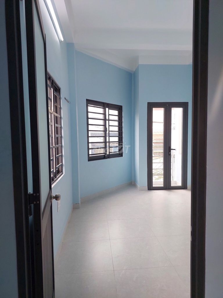 New Corner House with 4 Bedrooms, Near Mall