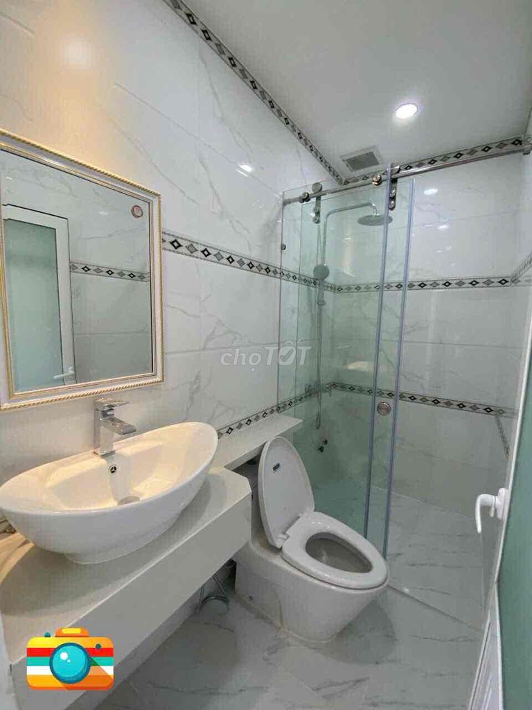 Spacious 5-Bedroom Townhouse with Garage and Karaoke