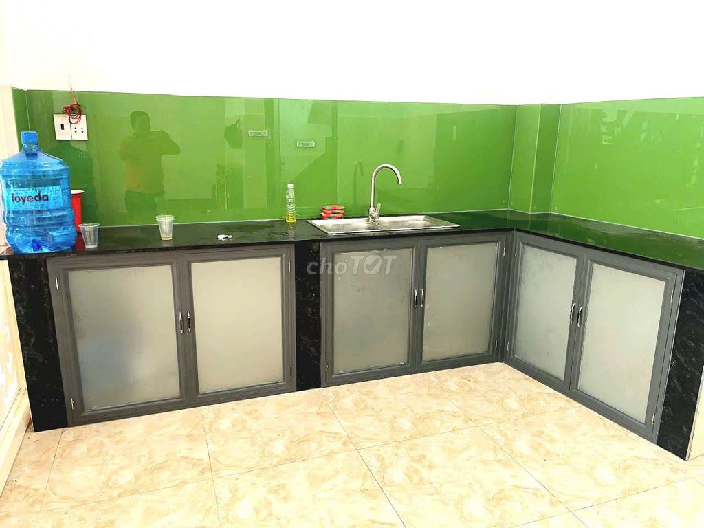 Modern 4-Bedroom Townhouse with New Renovation