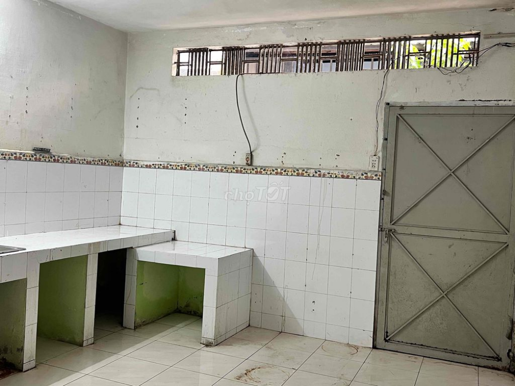 Spacious 1-story, 1-floor house with 3 bedrooms, large terrace