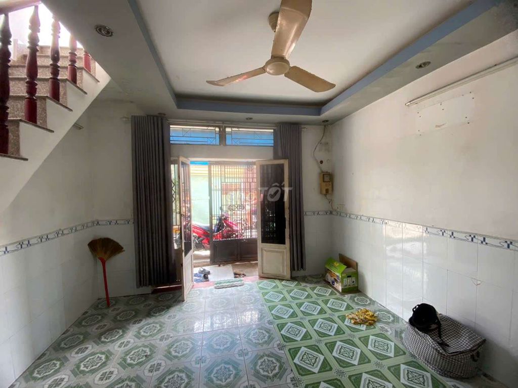Two-Bedroom Townhouse with Balcony, Car Access