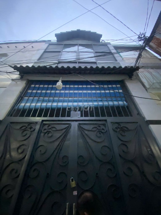 Spacious Family Home in Go Vap District with Parking and Amenities
