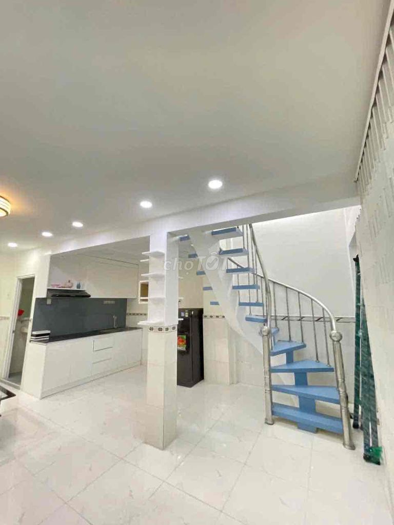 Corner House with 2 Bedrooms in District 6