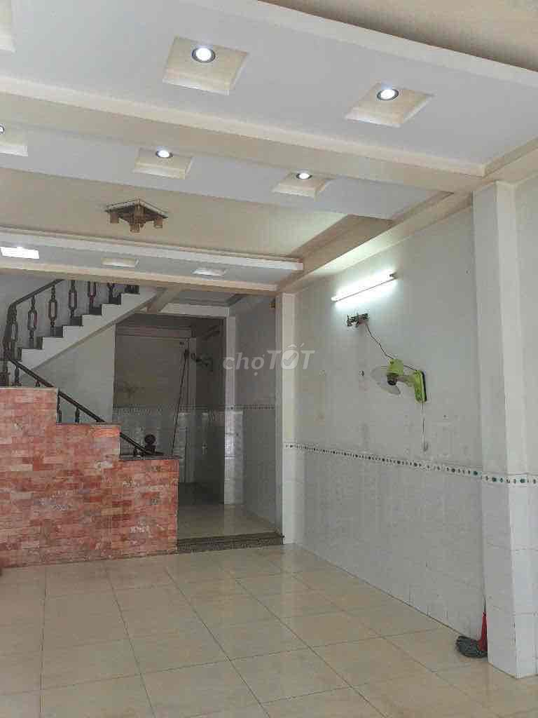 Modern 4-Bedroom Townhouse Near Di An Center