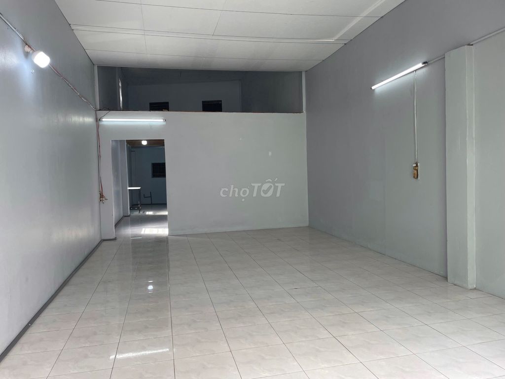 Two-bedroom House with Parking in District 8