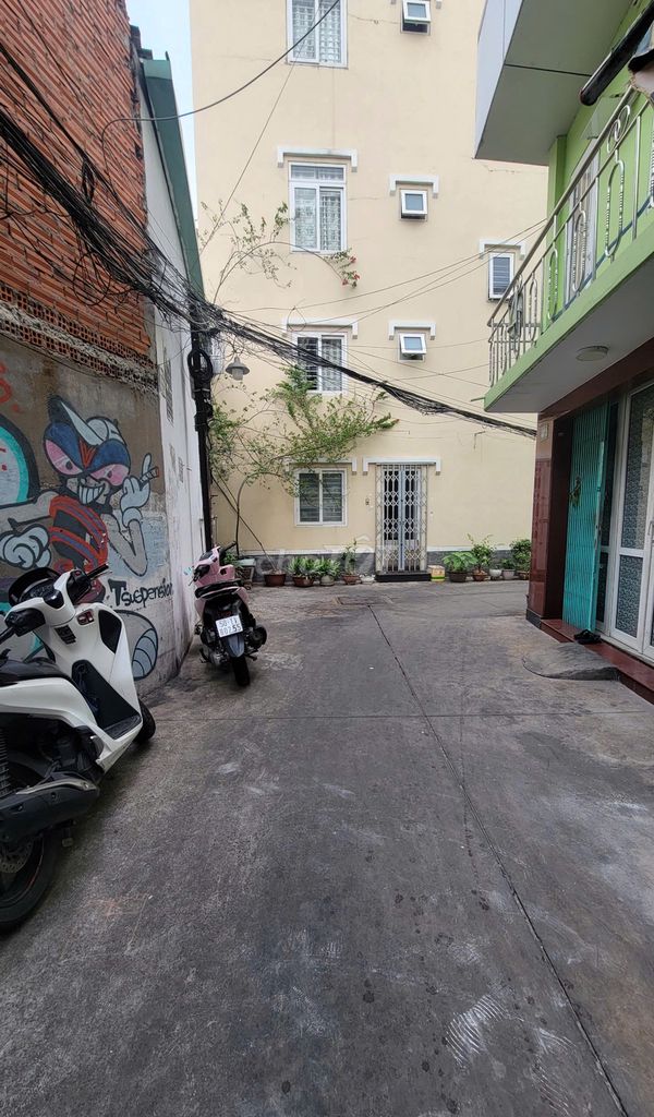 Modern 3BR Townhouse with Parking in District 11