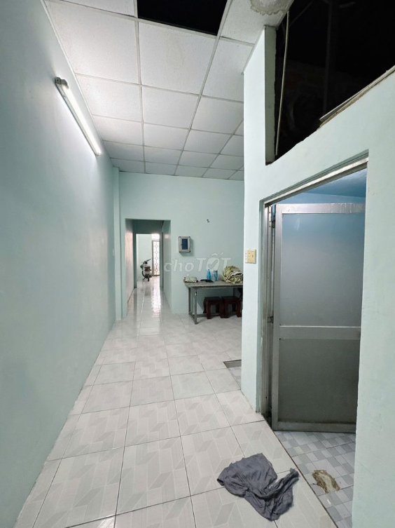 Xuan Thoi Thuong базарының жанындағы 100м² толық үй