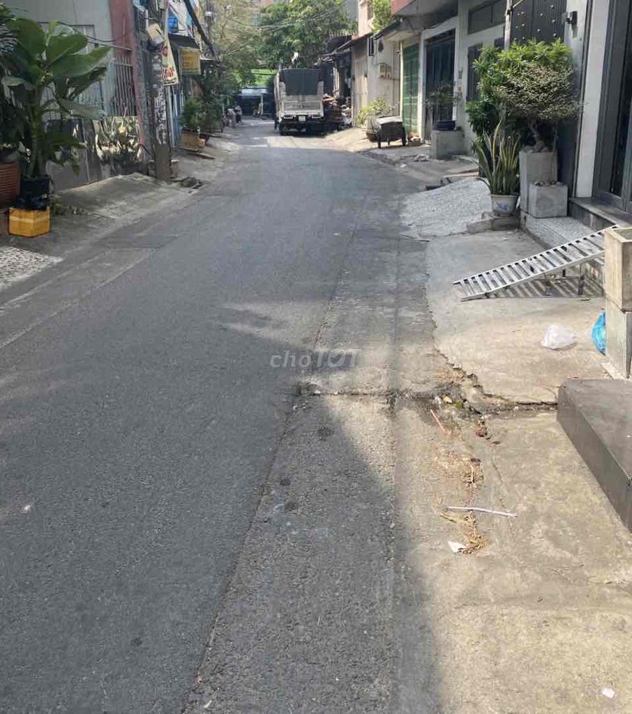 4-Bedroom Townhouse with Commercial Space in Tan Binh