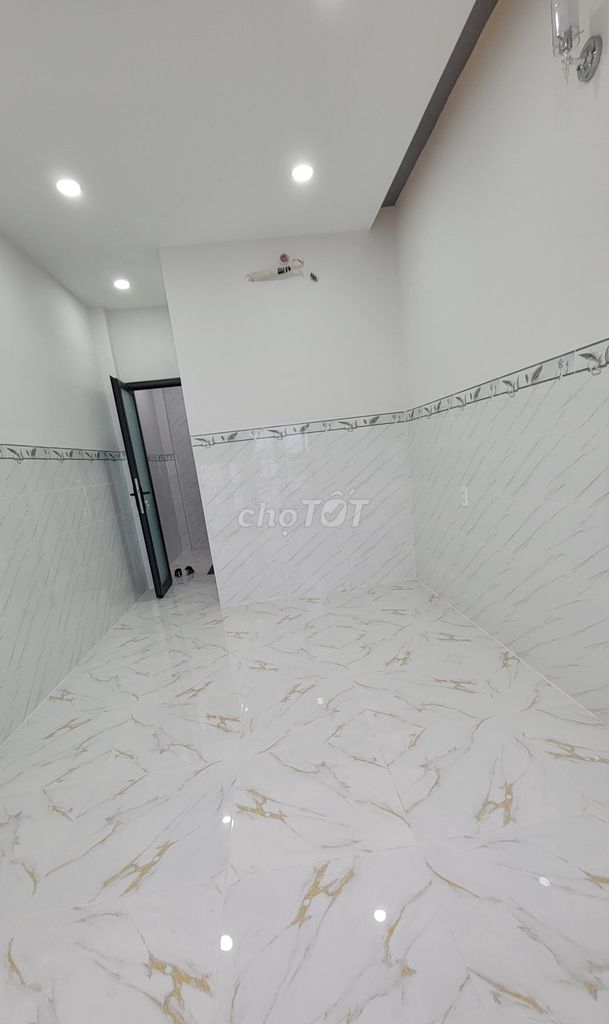 Modern 3.5x12m House for Rent in District 10
