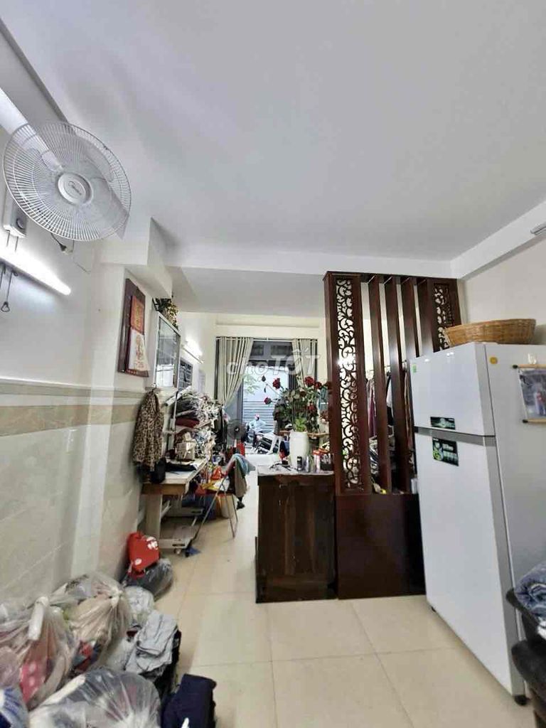 Modern 3-Bedroom Townhouse Near Schools