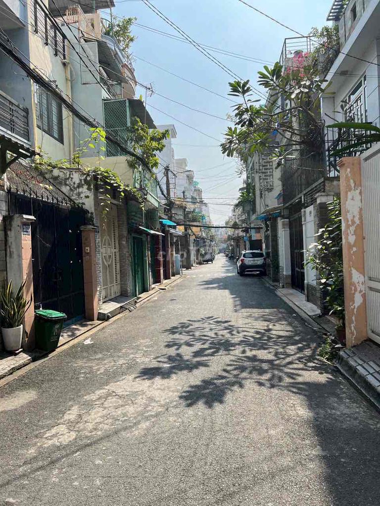 Modern House on Le Van Sy Street