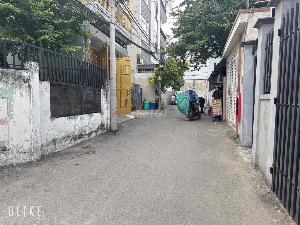 120sqm Townhouse with Office Space Potential