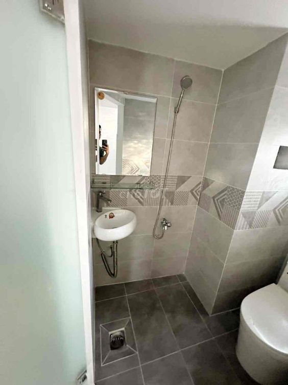 Loft-style room with mezzanine, fully furnished, near HUIT