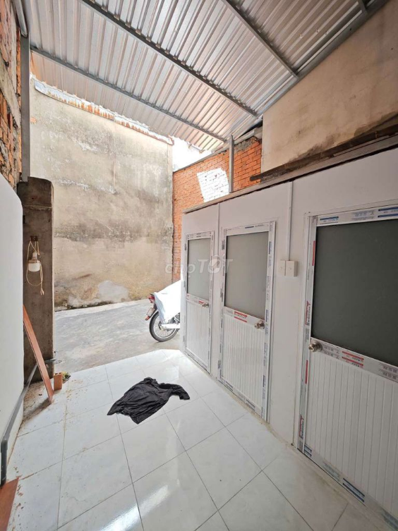 Spacious Frontage Property with Multiple Rooms