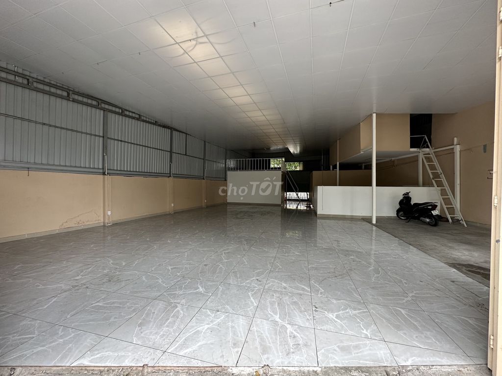 Large Commercial Space Near Carina Complex
