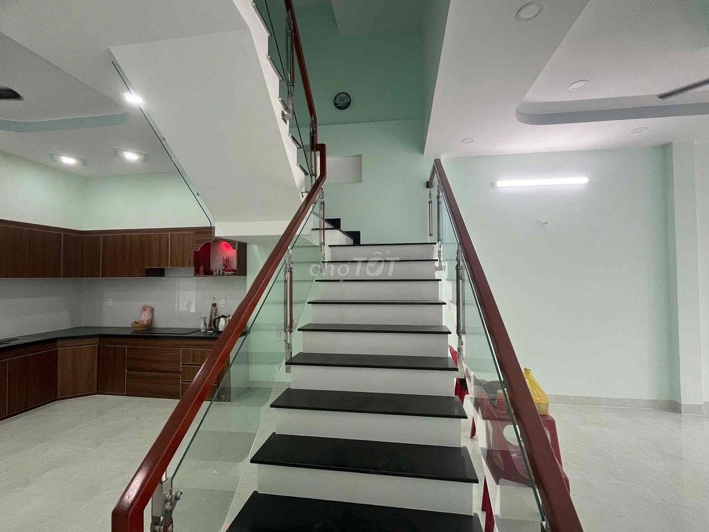 Modern 4BR Townhouse Near Industrial Zone