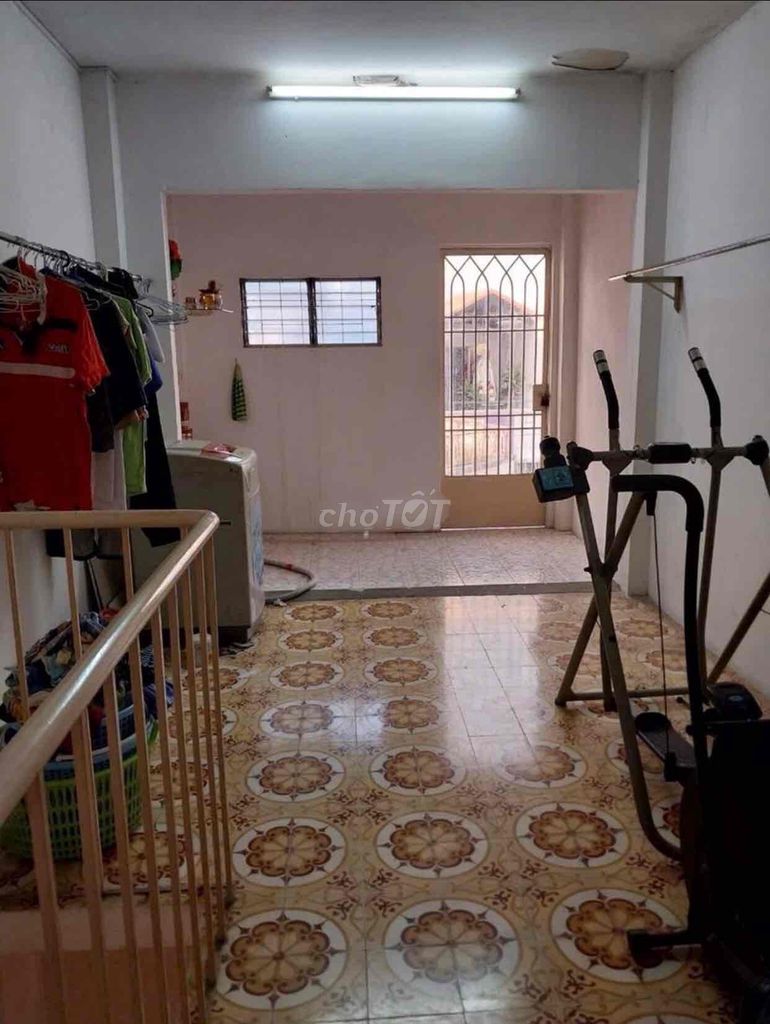 3-Story Townhouse Near Schools and Parks