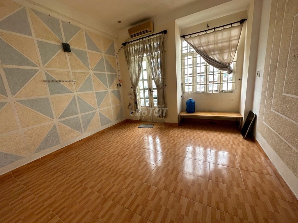 Modern 3BR Townhouse Near Vincom Mall