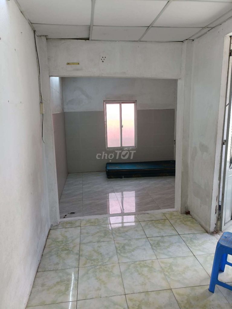 Spacious Room Near Market with Private Access