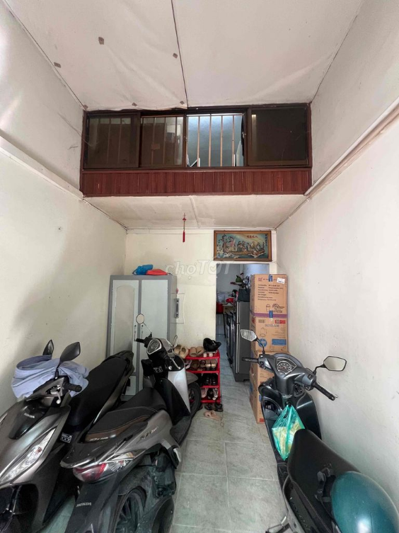 Spacious Alley House with Motorcycle Parking