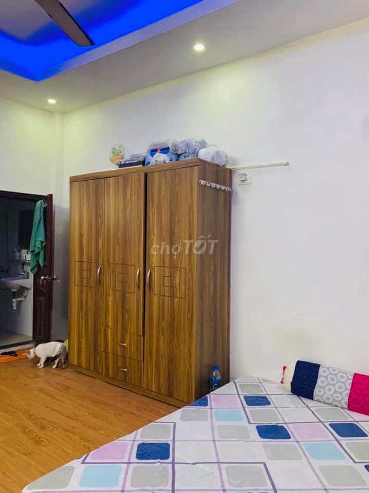 5-Floor House with 3 Bedrooms in Quiet Area