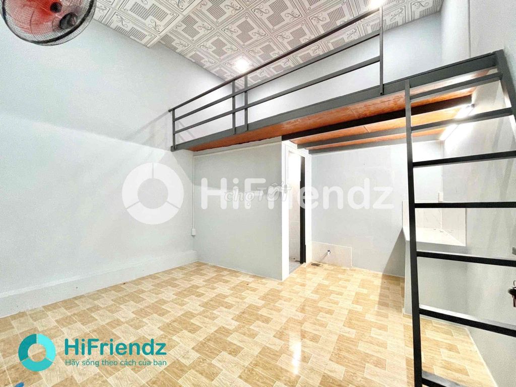 Modern Loft Room with Parking Near Mall