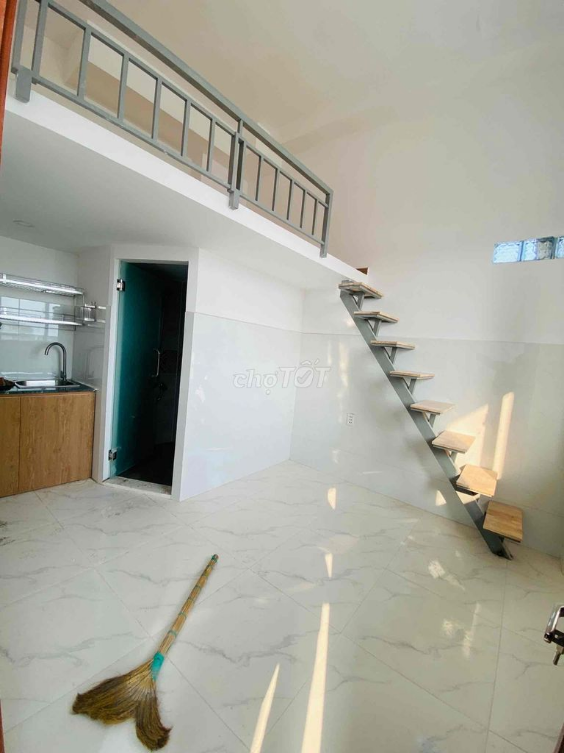 Loft-style room with mezzanine, fully furnished, near HUIT