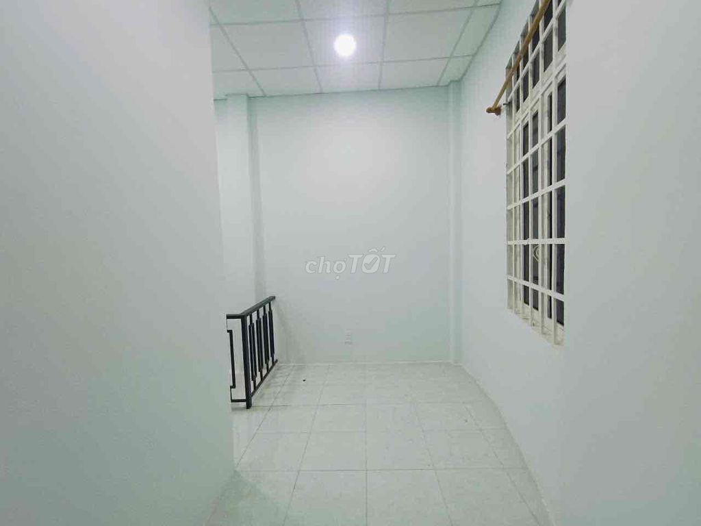 Modern 2BR Townhouse with Private Access