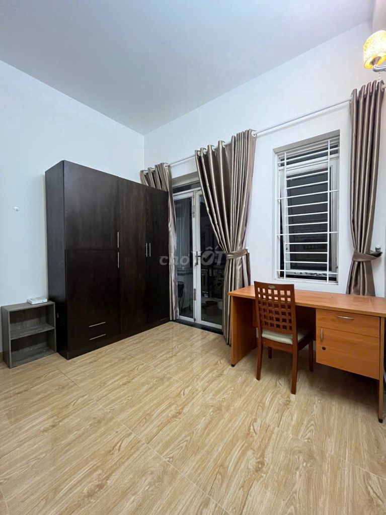 Modern 4-Bedroom Townhouse with Beautiful Interior