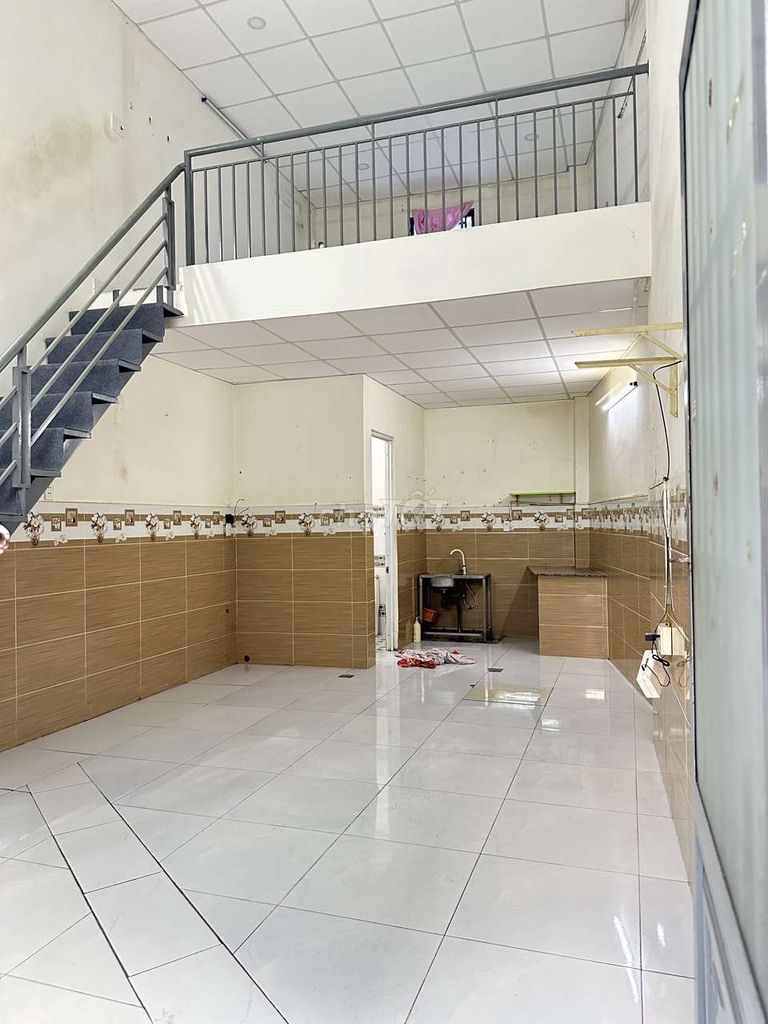 Spacious Two-Level House Near Market