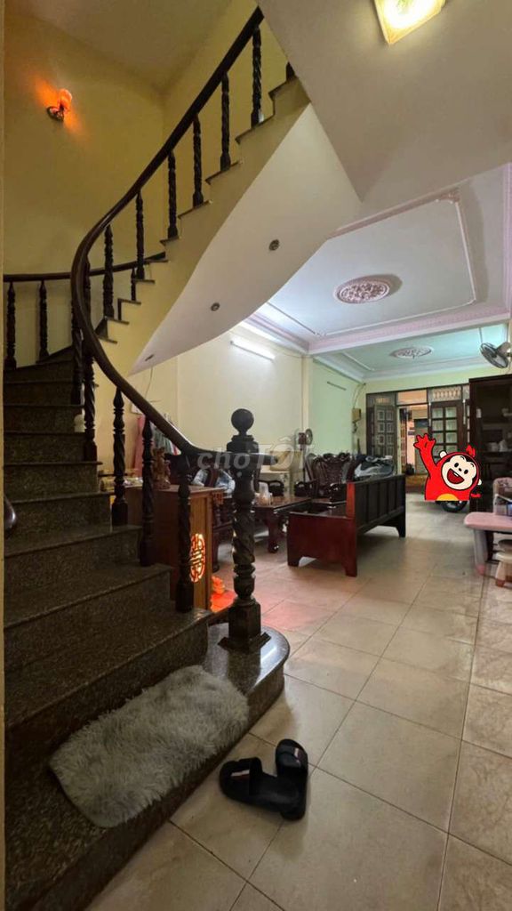 Spacious 4-Bedroom Townhouse with Park View