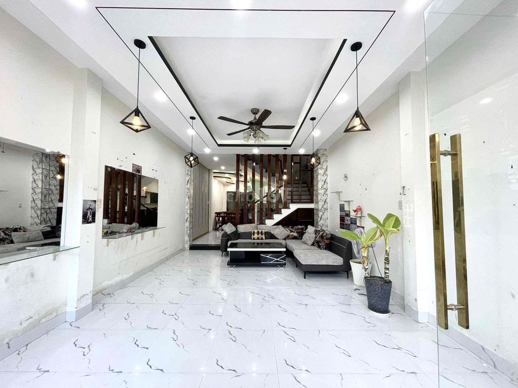 Large 5-Bedroom House with Full Furnishings