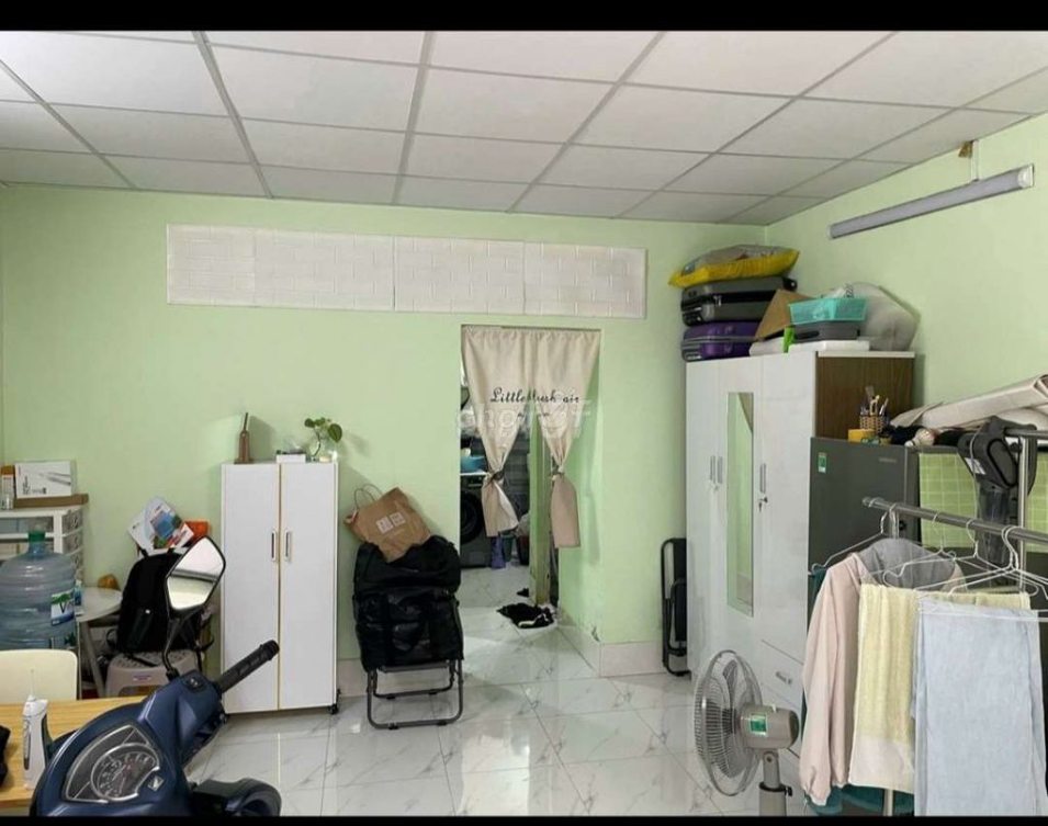 Small 1-Bedroom Rental in Narrow Alley