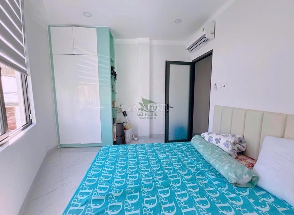 Modern 2-Bedroom House Near Beach with Furniture