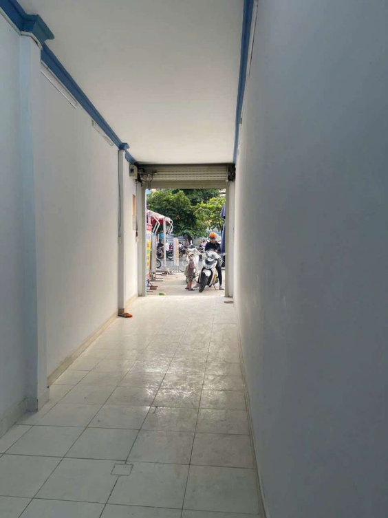 Spacious House for Rent - Business and Living Potential