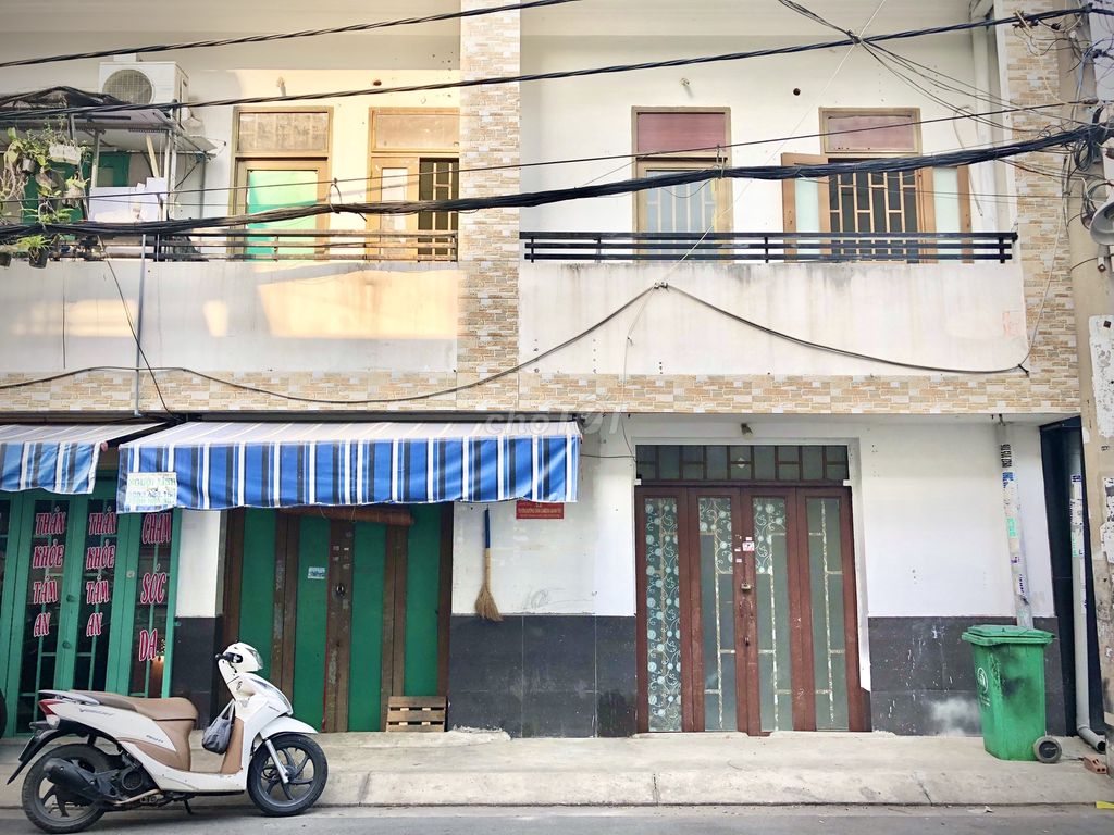 Modern Two-Story Room Near Four Villages Intersection