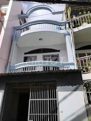 Spacious 3-Bedroom Townhouse with Car Access