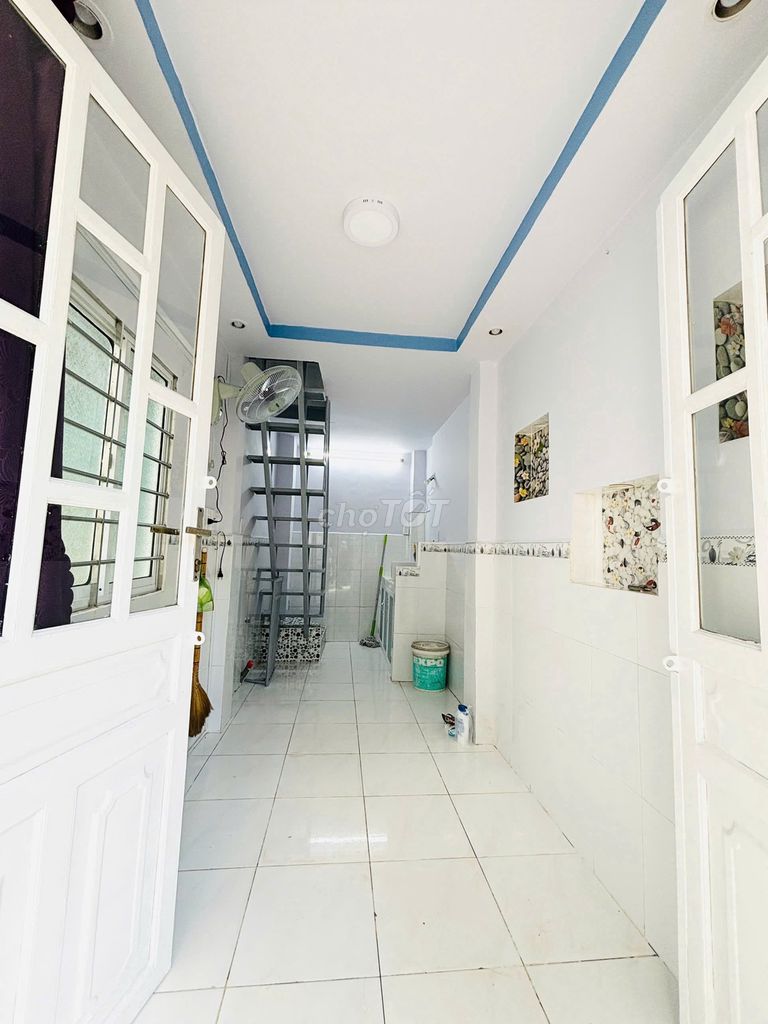 One-Bedroom House with Balcony in District 6