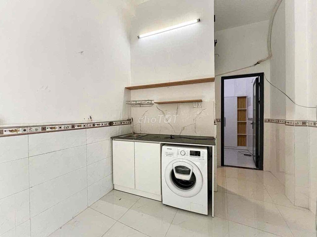 Modern Studio with Washing Machine Near Markets