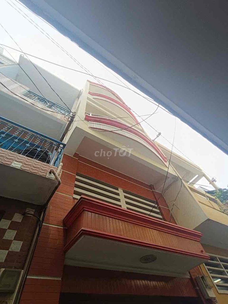 3-Bedroom House with Modern Interior and AC